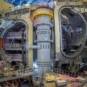 ITER compie un passo avanti: installato il gigantesco modulo da 400 tonnellate