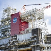New Glenn accelera: la NASA riapre gli storici banchi del Saturn V