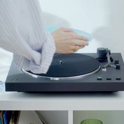 Sony dice addio ai giochi su disco, poi elogia il vinile: la reazione è inevitab