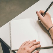 ChatGPT cambia approccio: adesso rifiuta di scrivere come Hemingway o Rowling
