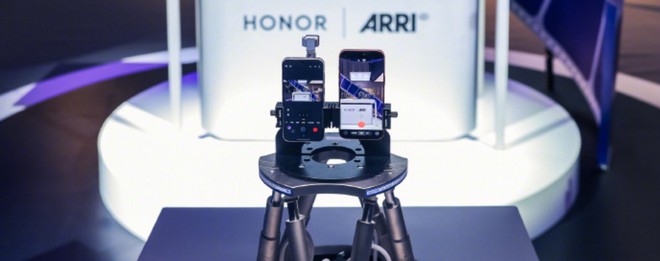Honor parla del sistema fotografico di Robot Phone: oltre 100 brevetti