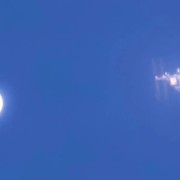 Fotografa la ISS accanto a Venere di giorno: l'impresa di un astrofotografo