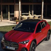 Nuova Mercedes-Benz GLA accetta la sfida, tre versioni 100% BEV: a partire da 46