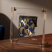 Il CD rialza la testa: arriva un lettore trasparente dal design affascinante