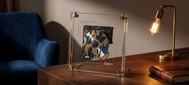 Anteprima: Il CD rialza la testa: arriva un lettore trasparente dal design affascinante