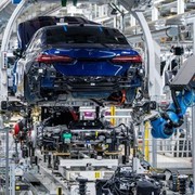 BMW taglia 8.000 posti di lavoro, la crisi dell'auto tedesca non perdona