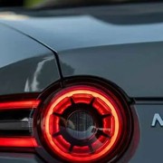 Mazda MX-5 sarà anche elettrica, c'è la conferma del CEO: peso piuma e debu