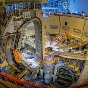 ITER installa il sesto modulo del tokamak e anticipa il cronoprogramma