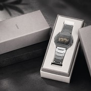 Casio rilancia l'orologio digitale con A1000SP-7: ora è in acciaio e vetro zaffi