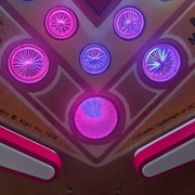 Un vecchio flipper diventa un quadro decorativo luminoso e smart