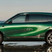 XPENG G9L, la nuova ammiraglia cinese punta all&rsquo;Europa: debutto a Parigi