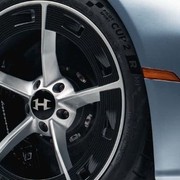 Potente, analogica e senza schermi: ecco la nuova Hennessey Blackbird