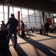 Bangladesh, sequestrati 36 smartphone e 1.500 componenti in un aeroporto