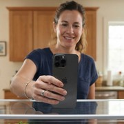 Smartphone incandescente durante l'estate? Mai metterlo in frigo: ecco perché