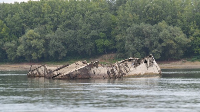 Anteprima: Il Danubio si ritira e riporta alla luce oltre 200 navi naziste affondate