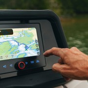 Non solo auto: CarPlay e Android Auto a bordo delle barche Crest e Balise