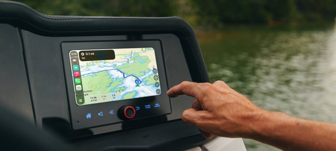 Anteprima: Non solo auto: CarPlay e Android Auto a bordo delle barche Crest e Balise