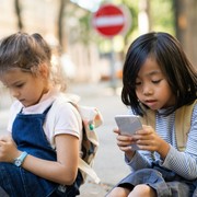 EU KIDS Act, proposte nuove regole per i minori online: social vietati sotto i 1