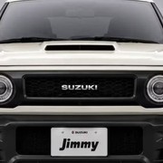 La Suzuki Jimny diventa una supercar: assetto ribassato e look anni &lsquo;70