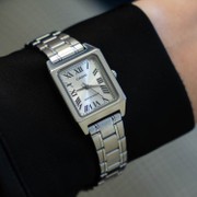 Casio LTP-B150D-7B: il piccolo analogico che punta sul design classico