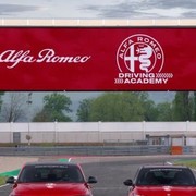 Alfa Romeo UK regala un corso di guida in Italia a chi acquista una Quadrifoglio