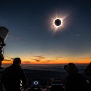 L?eclissi totale invade Netflix e YouTube: il mondo si fermerà a guardare