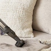 Il nuovo PowerDetect di Shark pulisce anche all?indietro e regola la potenza