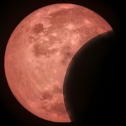 Xiaomi 17 Ultra si è inventato una Luna che non esiste durante l'ultima eclissi 