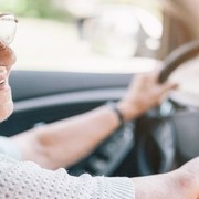 Hai compiuto 70 anni? Addio patente! La proposta scioccante in UK