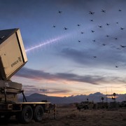 Arma a microonde contro gli sciami: 49 droni fermati insieme