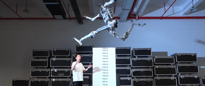 Superman di Unitree: il nuovo robot straccia l'uomo in velocità e salto | Video