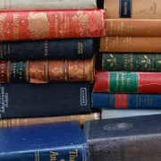 Libri rari dati in pasto all'AI e distrutti: un AirTag nascosto ha condotto ad A