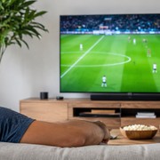 Calcio in TV, per seguire tutta la stagione si possono spendere quasi 1000 euro