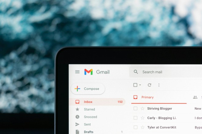 Anteprima: Le stelle di Gmail diventano blu ma non tutti apprezzano: il trucco per cambiarle