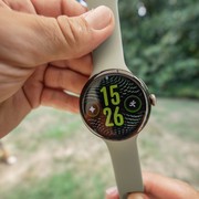 Come installare su Pixel Watch 4 le watchface esclusive del Pixel Watch 5