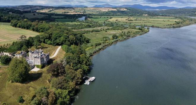 Anteprima: Zuckerberg si compra un castello in Irlanda, un gioiello del 1830