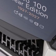 Volvo Trucks celebra il centenario con la nuova "100 Year Edition"