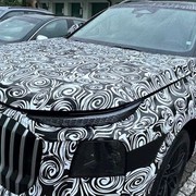 Dietro alla camuffatura si nasconde la nuova Audi RS Q7? Foto spia