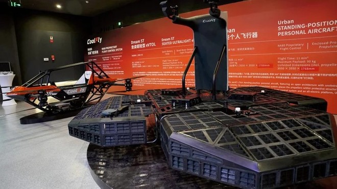 Copertina: In Cina arriva lo skateboard volante elettrico a otto rotori