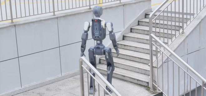 Copertina: Il robot che non teme scale, pioggia e caldo: ecco DR02 | Video