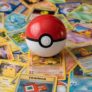 Pensionato inglese diventa milionario con collezione di carte Pokémon da record
