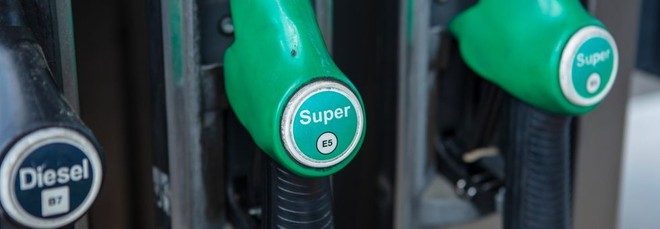 Anteprima: Caro carburante, agosto da record: fino a 1 miliardo di euro in più rispetto al 2025