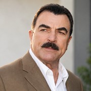 Tom Selleck entra nella nuova commedia Apple TV con Elizabeth Banks