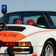 La Porsche 911 Targa della Polizia frantuma ogni record: vola oltre i 216.000 eu