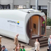 Le vecchie turbine eoliche diventano tiny house, panchine e giochi per bambini