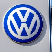 Volkswagen, maxi richiamo per oltre 2 milioni di auto: rischio guasto allo sterz