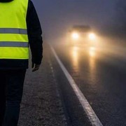 Nuovo Codice della Strada, divieti anche per i pedoni: giubbotto riflettente obb