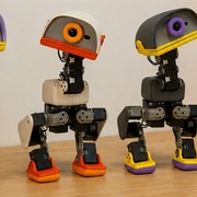 Cade, si rialza e va persino sui pattini: ecco l'ultimo robot di Hugging Face | 