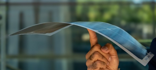 Anteprima: SolarWindow lancia il fotovoltaico "adesivo" per veicoli ed edifici