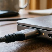 Caricatore USB-C per notebook: quando è sicuro usarlo anche con lo smartphone